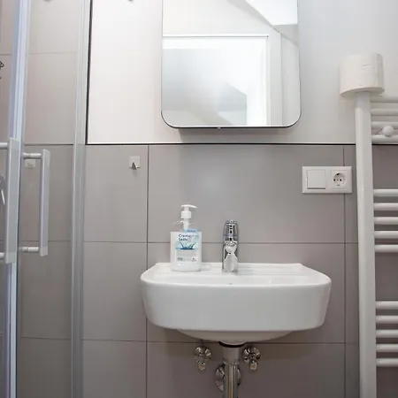 Cesar Aparthotel *